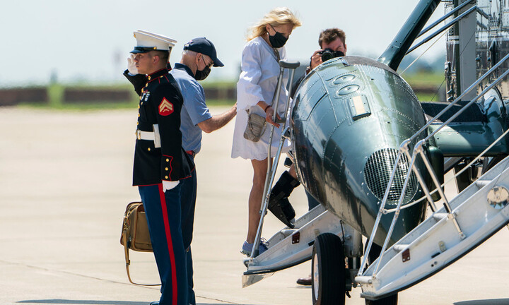 Tổng thống Biden bị chỉ trích vì đi nghỉ giữa lúc Afghanistan căng thẳng