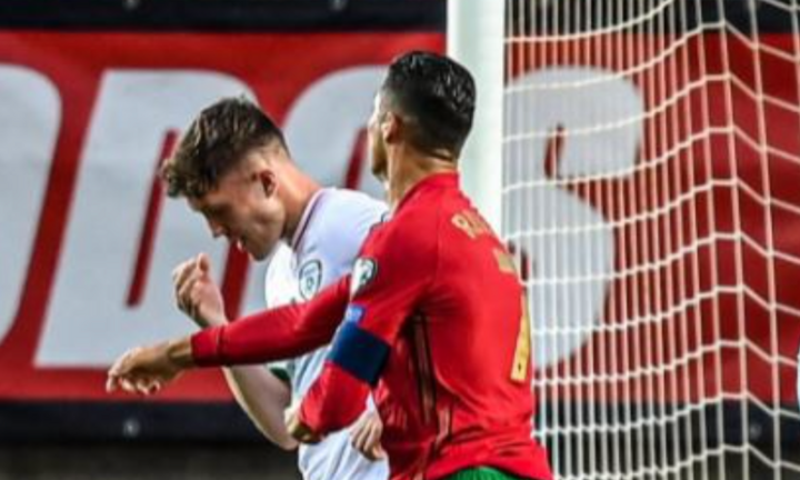 Hành động bất ngờ của Ronaldo với đối thủ trước khi đá Penalty