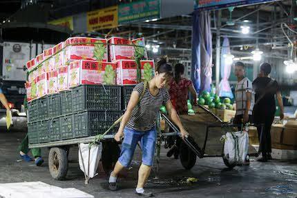 Bơm thẳng tiền mặt hỗ trợ người yếu thế: Được không?