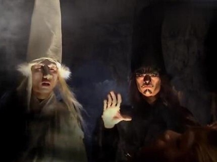 Tây Du Ký: Vì sao Hắc Bạch Vô Thường có thể kéo Tôn Ngộ Không xuống Địa phủ dù pháp lực không bằng?