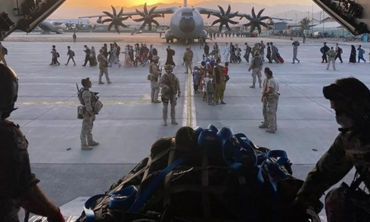 Không quân Mỹ chia sẻ lại hành trình sơ tán người khỏi Afghanistan: Một chuyến bay suýt bị tin tặc tấn công