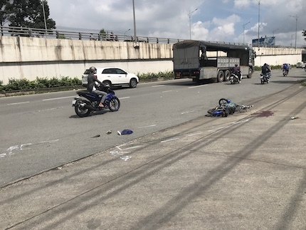 Tin tức tai nạn giao thông mới ngày 19/10: Người phụ nữ tử vong thương tâm sau va chạm với xe tải