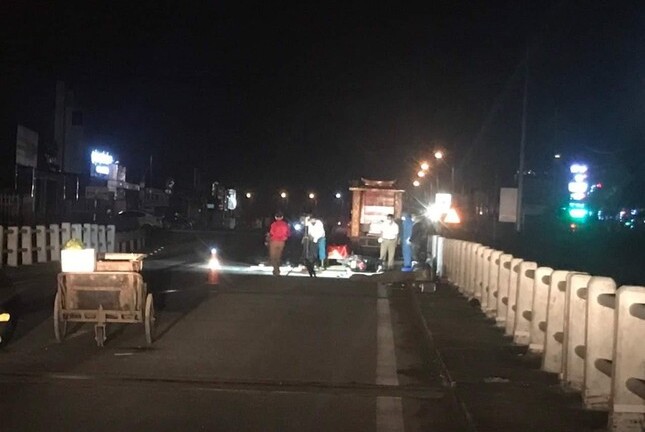 Tin tức tai nạn giao thông mới ngày 26/10: Xe máy chở 3 tông trúng thành cầu, 2 người tử vong