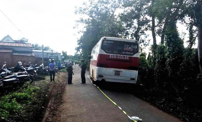Tin tức tai nạn giao thông mới ngày 4/11: Tài xế xe đưa đón quên đóng cửa, học sinh lớp 6 rơi xuống đường tử vong