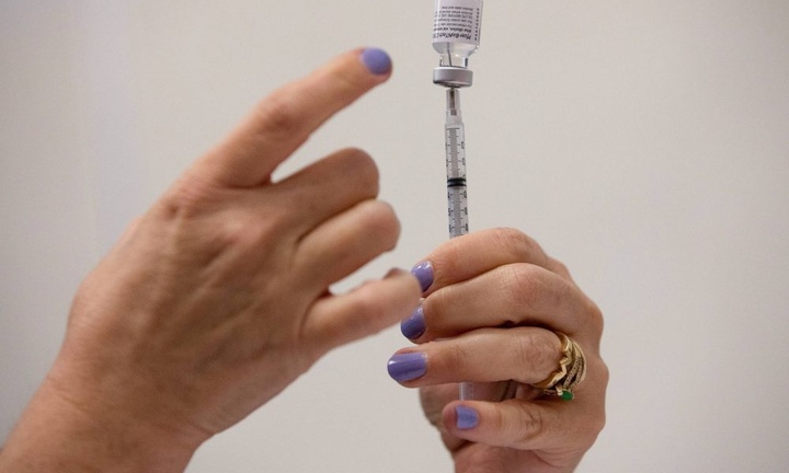 Pfizer đề nghị FDA cấp phép mũi tiêm tăng cường cho người từ 18 tuổi trở lên