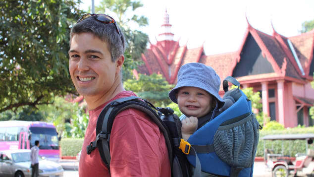 Cựu nhân viên ngoại giao Mỹ nói về công việc phải đi khắp nơi: Sự xáo trộn và vẻ đẹp đằng sau