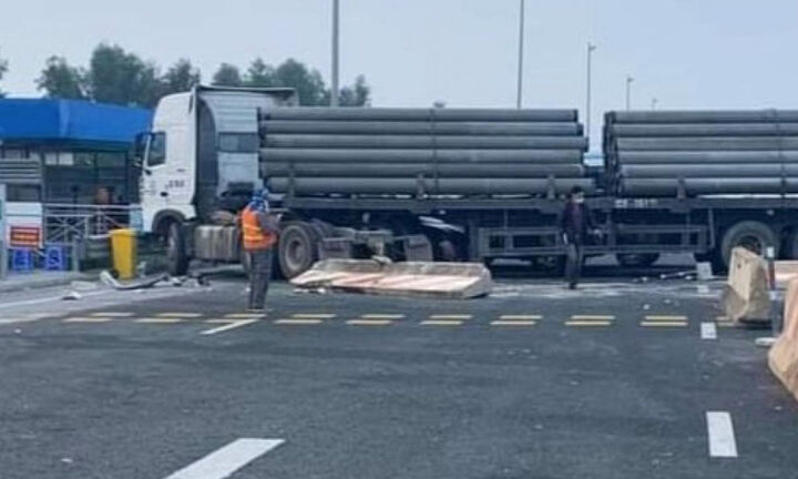 Tin tức tai nạn giao thông mới ngày 20/11: Xe đầu kéo gây tai nạn liên hoàn tại chốt kiểm dịch, một người thiệt mạng