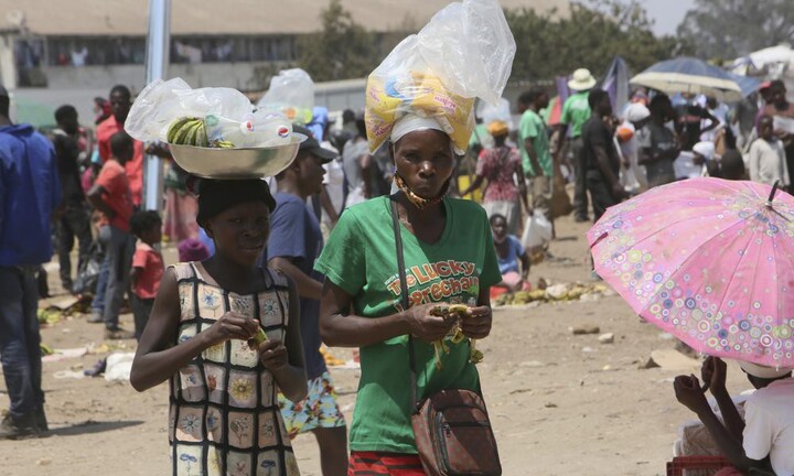 Vì sao châu lục có tỷ lệ tiêm chủng thấp nhất thế giới lại tránh được sự tàn phá của COVID-19?