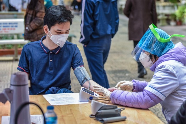 Quận Hoàn Kiếm đẩy nhanh tiêm vaccine ngừa COVID-19 cho học sinh để sớm mở lại trường học