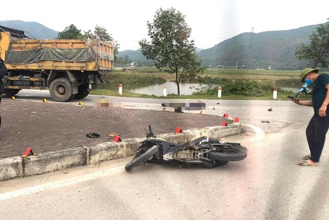 Tin tức tai nạn giao thông mới ngày 29/11: Va chạm với xe tải, đôi nam nữ tử vong tại chỗ