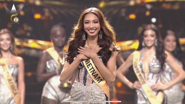 Miss Grand International 2021: Thuỳ Tiên tiếp tục tiến vào top 10, khoe thần thái