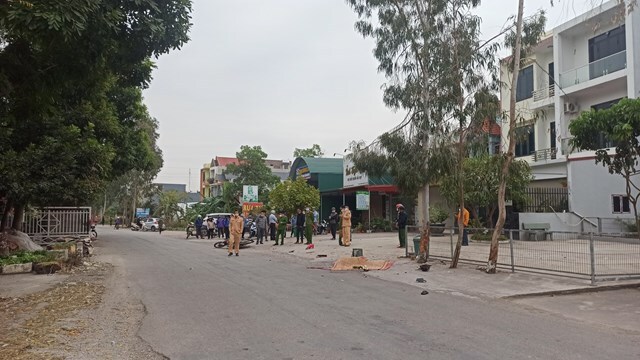 Tin tức tai nạn giao thông mới ngày 11/12: Lái xe đâm vào gốc cây, một người tử vong