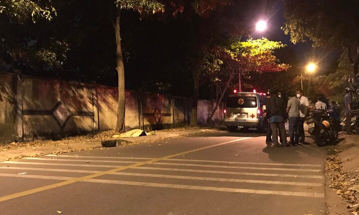 Tin tức tai nạn giao thông mới ngày 20/12: Xe máy lao lên lề đường, 2 sinh viên thương vong