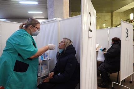 Thế giới bước vào năm đại dịch COVID-19 thứ 3 với tâm thế nào?