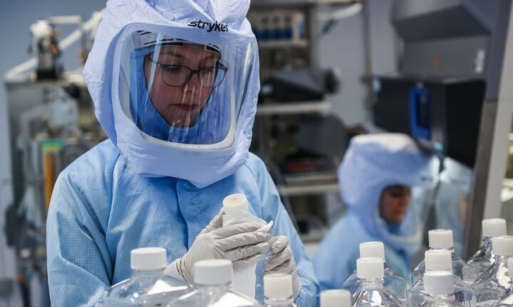 Cuộc chiến hàng tỷ USD giữa các nhà sản xuất thuốc về bằng sáng chế vaccine ngừa COVID-19