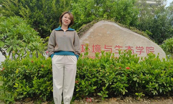 Khâm phục nghị lực của nữ sinh khiếm thính Trung Quốc, vượt qua khó khăn để tiếp tục học lên tiến sĩ