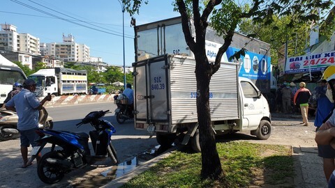 Tin tức tai nạn giao thông mới ngày 1/1: Tai nạn liên hoàn giữa 2 xe tải và 1 xe máy, 2 người thương vong