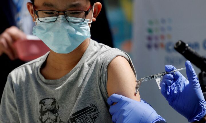 FDA Mỹ cấp phép mũi vaccine tăng cường cho trẻ em nhóm tuổi 12-15
