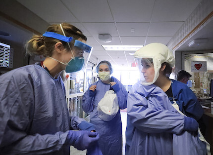 Mỹ: Nhân viên bệnh viện mắc COVID-19 vẫn được làm việc bình thường