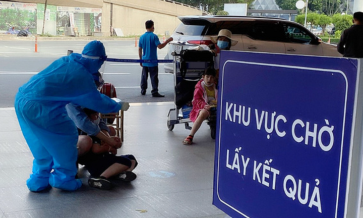 Đề nghị xem xét việc xét nghiệm COVID-19 đối với trẻ em đi máy bay