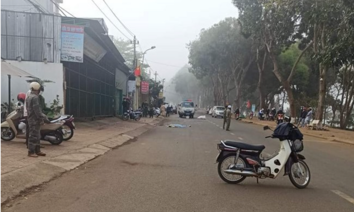 Tin tức tai nạn giao thông mới ngày 9/2: Đắp chăn nằm giữa đường, người đàn ông bị taxi tông tử vong