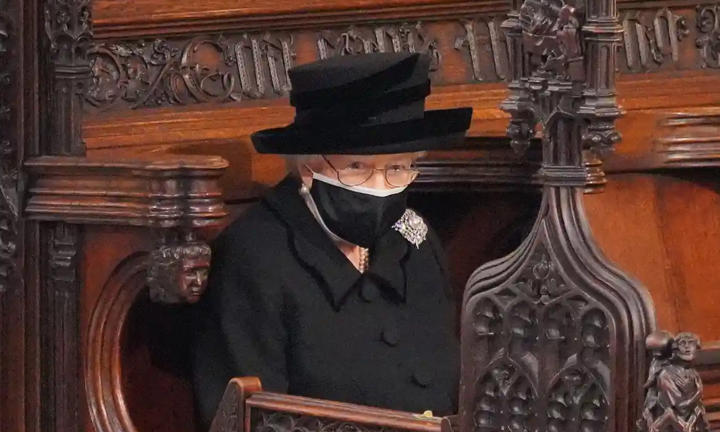 Nữ hoàng Anh có thể gặp vấn đề gì khi mắc COVID-19?