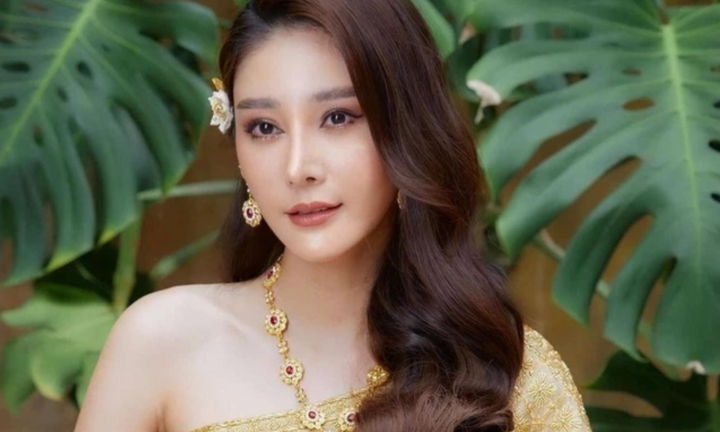 Người thân suy sụp nhận thi thể nữ diễn viên 