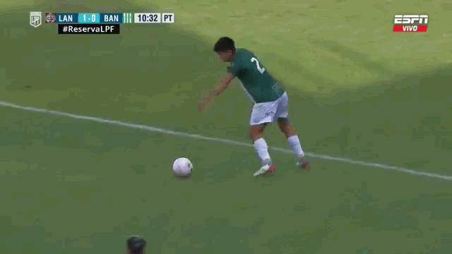 Video: Cầu thủ nhận tấm 