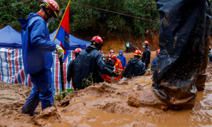 Tìm thấy hộp đen thứ 2 của máy bay MU5735 gặp nạn