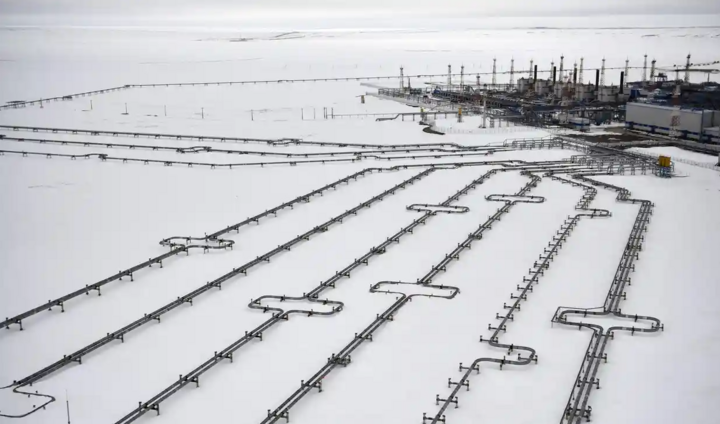 Vì sao Tổng thống Putin yêu cầu các nước mua dầu Nga bằng đồng rúp?