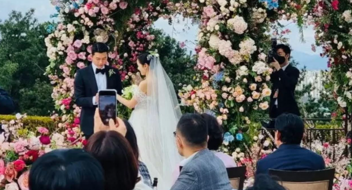 Hyun Bin và Son Ye Jin 