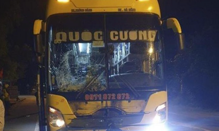 Tin tức tai nạn giao thông mới ngày 3/5: Xe khách va chạm xe máy, 3 người tử vong tại chỗ