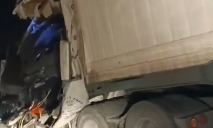 Tin tức tai nạn giao thông mới ngày 30/5: Xe đầu kéo tông xe giường nằm, 3 người bị thương