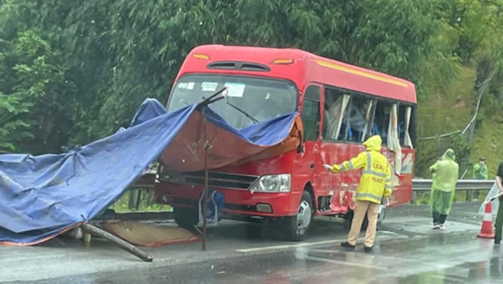 Tin tức tai nạn giao thông mới ngày 7/6:  Hai xe khách va chạm trên cao tốc, 7 người thương vong