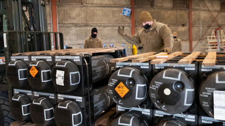 Lo ngại về hàng chục tỷ USD vũ khí Mỹ viện trợ cho Ukraine