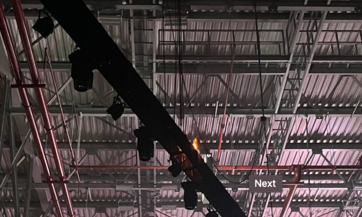 Chung kết Hoa hậu Hoàn vũ Việt Nam 2022: Sự cố chập điện gây ra đám cháy nhỏ gần sân khấu