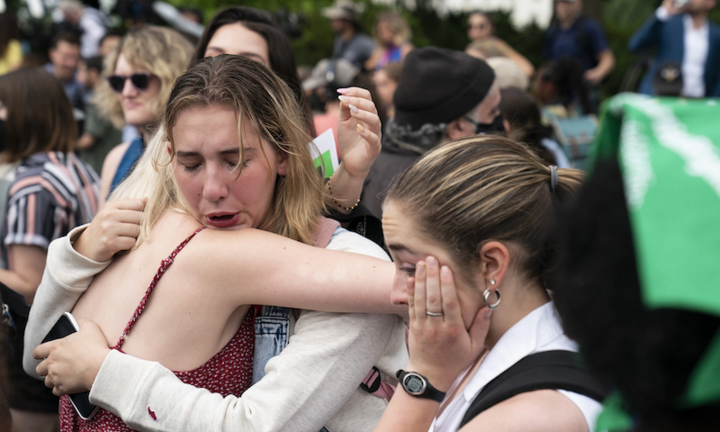 Làn sóng phẫn nộ sau phán quyết về quyền phá thai: “Ngày đen tối nhất ở Mỹ”