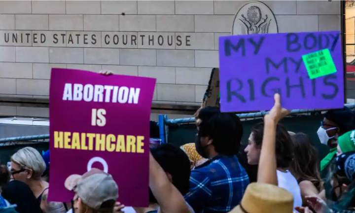 Nhiều công ty Mỹ tuyên bố chi trả phí đi lại cho nhân viên cần phá thai