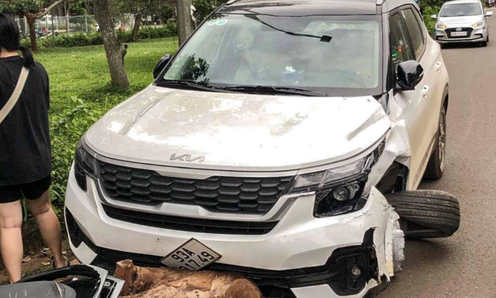 Tin tức tai nạn giao thông mới ngày 12/7: Nữ tài xế gây tai nạn trong lúc say xỉn rồi bỏ chạy