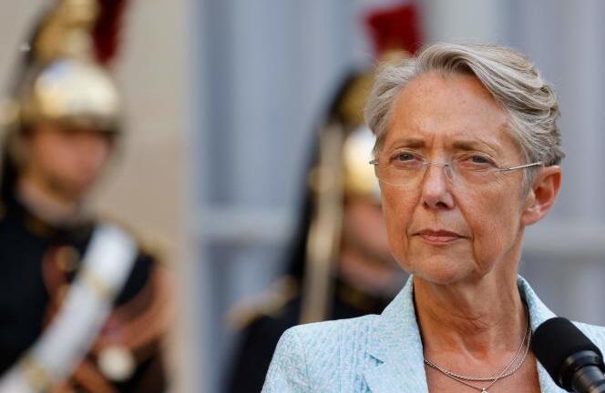 Chính phủ của ông Macron vượt qua cuộc bỏ phiếu bất tín nhiệm