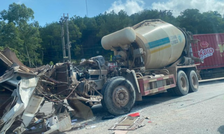 Tin tức tai nạn giao thông mới ngày 17/7: Xe bồn va chạm kinh hoàng với xe khách, tài xế may mắn thoát nạn