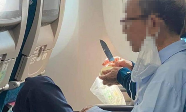 Nguyên nhân vụ khách mang dao gọt trái cây lên máy bay