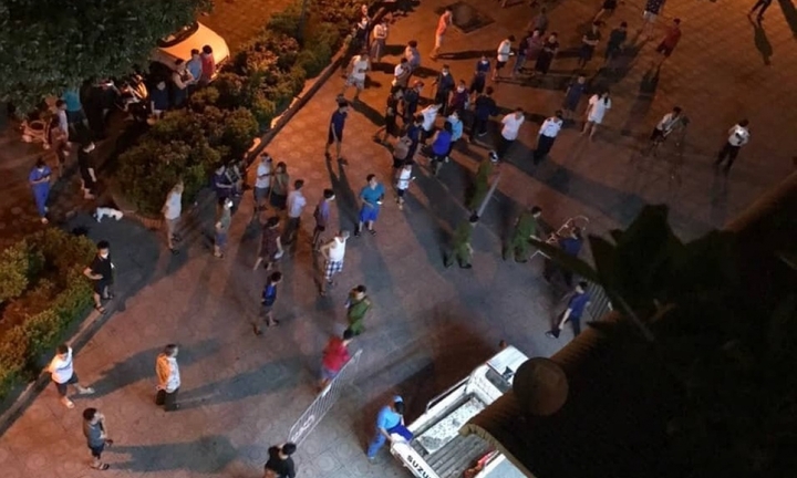 Hà Nội: Nam sinh lớp 12 rơi từ tầng 12 chung cư xuống đất tử vong