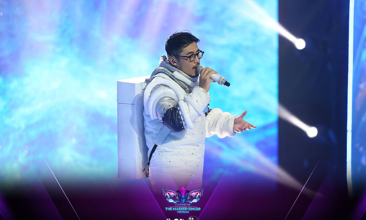 Hoàng tử Indie Vũ mở mặt nạ lộ thân phận đầu tiên tại The Masked Singer Vietnam – Ca Sĩ Mặt Nạ 