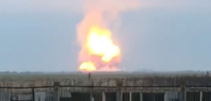 Tin tức Ukraine mới nhất ngày 18/8/2022: Kho vũ khí ở Crimea tiếp tục phát nổ sang ngày thứ hai