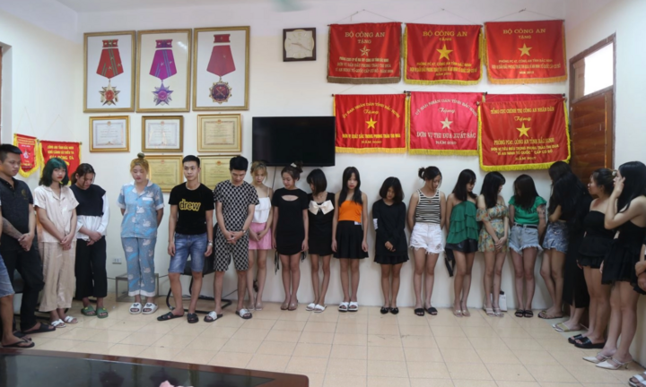 Bắc Ninh: Bắt quả tang hơn 40 nam nữ tụ tập