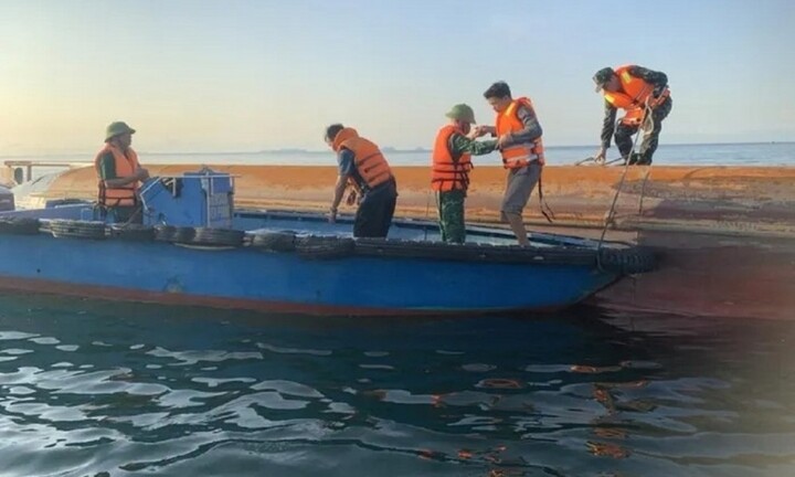 Huy động lực lượng tìm thuyền viên mất tích trong vụ lật tàu chở 1.000 tấn than
