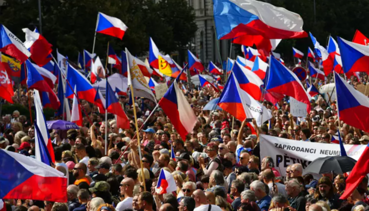 Sức ép giá cả ngày càng cao khiến biểu tình lan rộng ở châu Âu