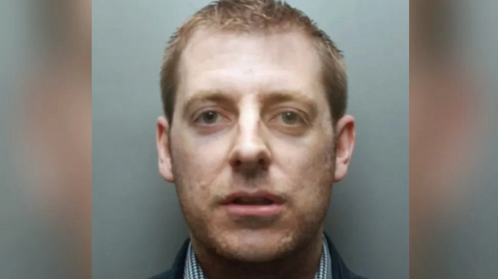 Hiệu trưởng người Anh bị bắt vì nhắn tin quấy rối 131 trẻ em