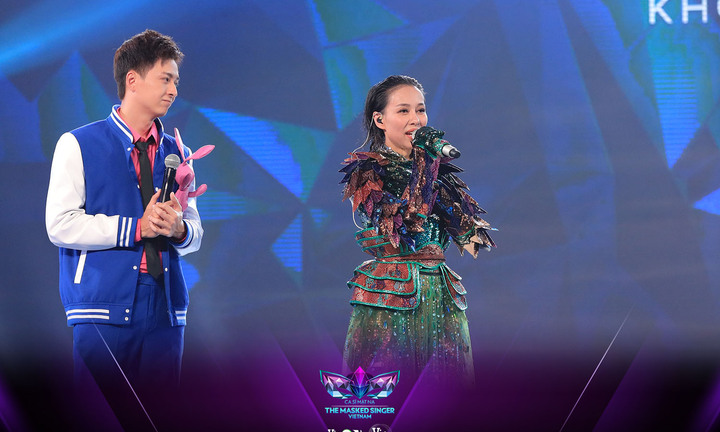 Ca sĩ mặt nạ tập 12 đạt Top 1 Trending Youtube nhờ màn lộ diện của Thảo Trang